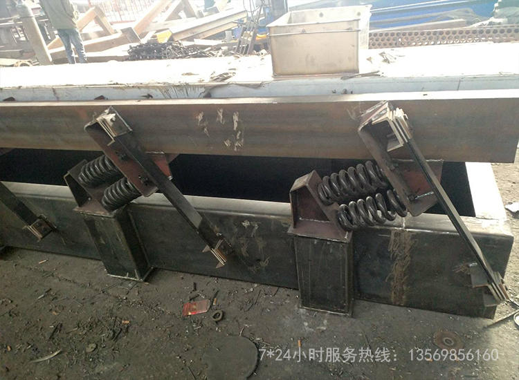 振動(dòng)輸送機(jī)